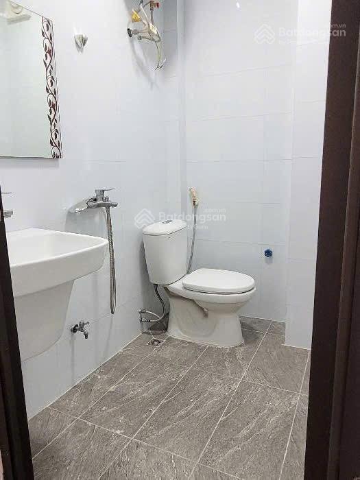 Đường 2 ô tô + vỉa hè, phù hợp làm vp, nhà mới 45m2 x 5t, mt 4m, giá 22 tr/tháng