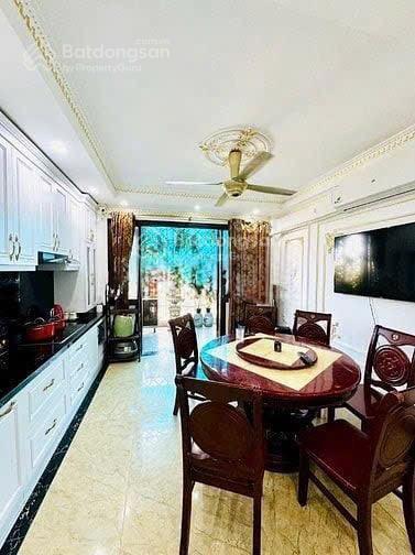 8t thang máy, thông sàn, ô tô ngủ trong nhà, 45m2, giá 22 tr/tháng
