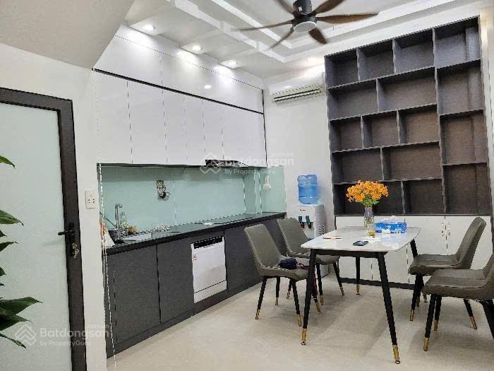 Đường 2 ô tô, rất phù hợp làm văn phòng kết hợp ở, 45m2 x 5t đẹp vào luôn, giá 22 tr/tháng