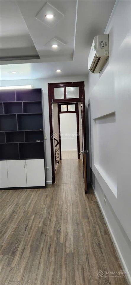 Đường 2 ô tô, rất phù hợp làm văn phòng kết hợp ở, 45m2 x 5t đẹp vào luôn, giá 22 tr/tháng