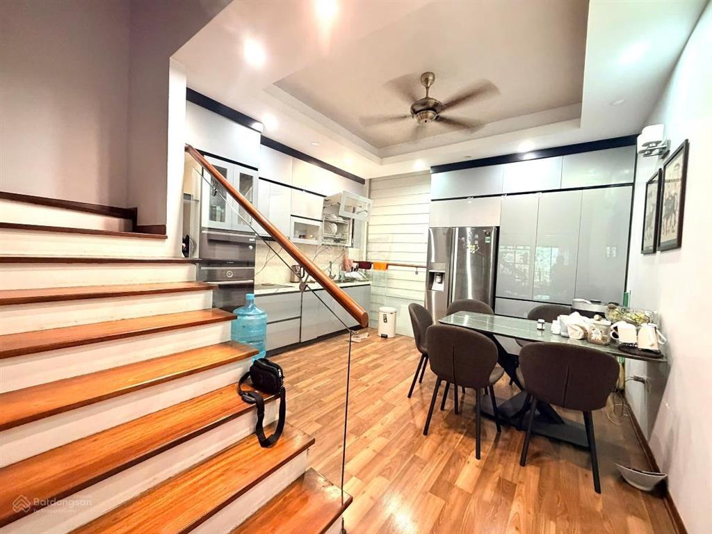Đường ô tô tải đỗ cửa, làm vp quá đẹp, 55m2 x4t, chỉ 16 tr/tháng