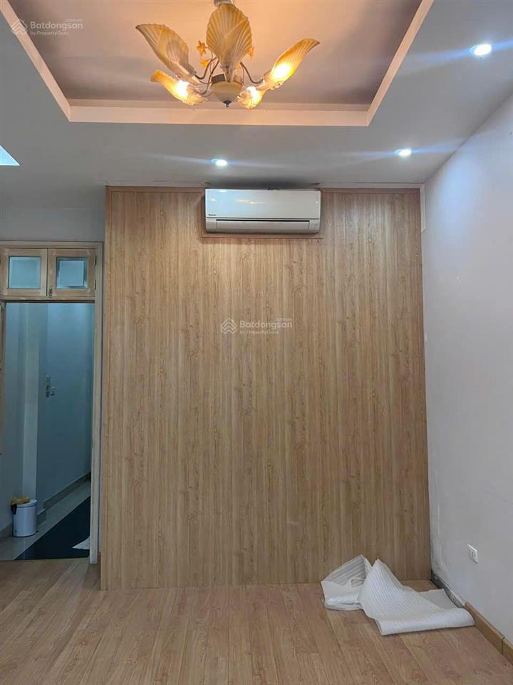 Đường 3 ô tô + vỉa hè, nhà 4 tầng x 55m2 cực đẹp, văn phòng + ở thì quá đẹp