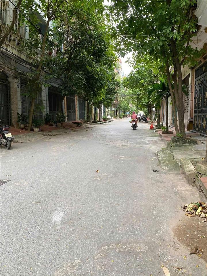 Đường 3 ô tô + vỉa hè, nhà 4 tầng x 55m2 cực đẹp, văn phòng + ở thì quá đẹp