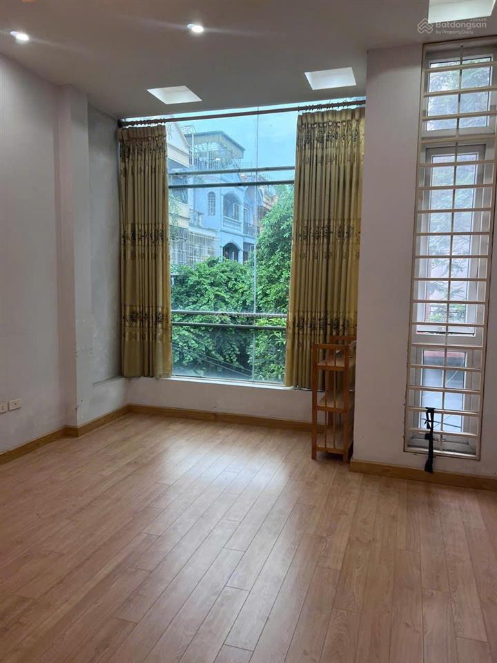 Đường 3 ô tô + vỉa hè, nhà 4 tầng x 55m2 cực đẹp, văn phòng + ở thì quá đẹp