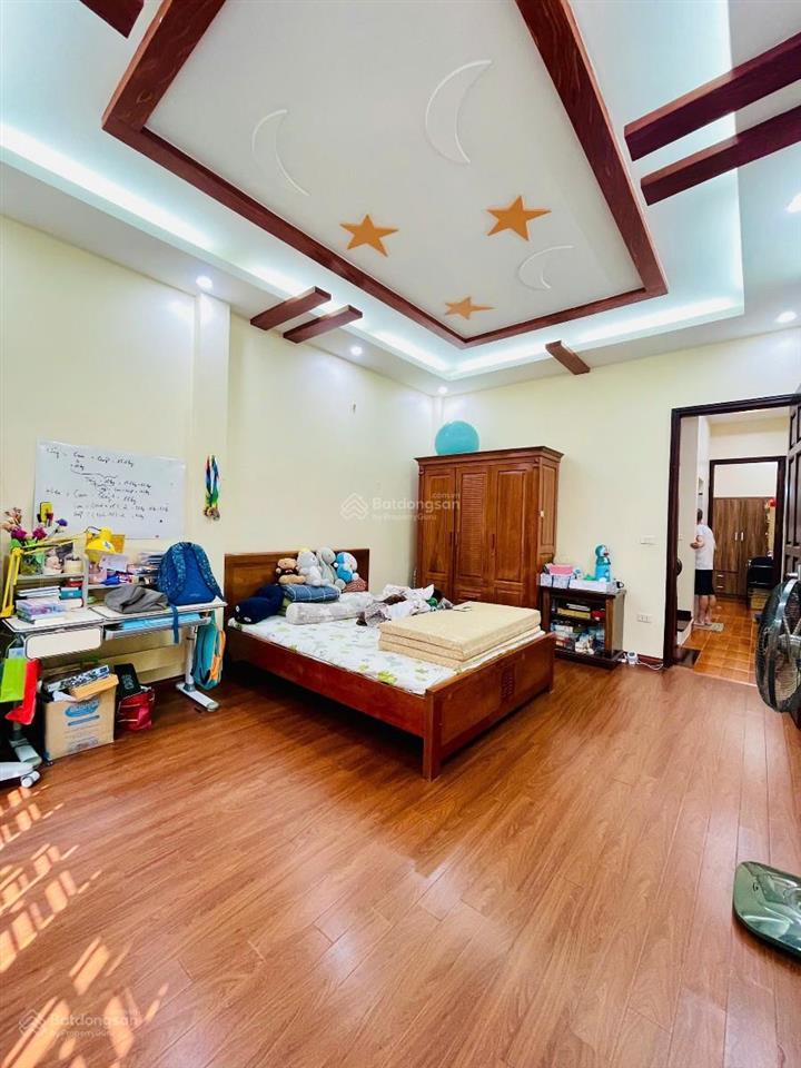 Ô tô tải đỗ cửa, thích hợp làm văn phòng, 60m2 x 5t, mt 5m, giá 25 tr/tháng