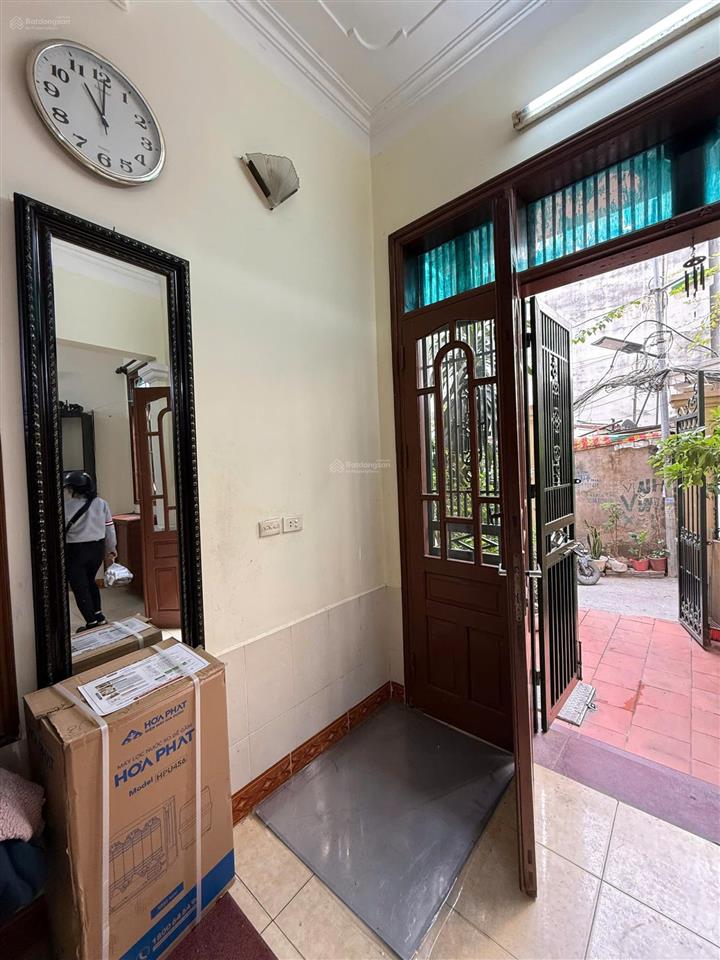 Lô góc thoáng! gần đường ô tô, 2 ngủ + khách + bếp + để xe, 60m2 x 2t, 12 triệu