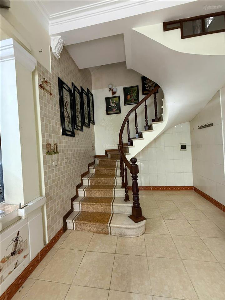 Lô góc thoáng! gần đường ô tô, 2 ngủ + khách + bếp + để xe, 60m2 x 2t, 12 triệu