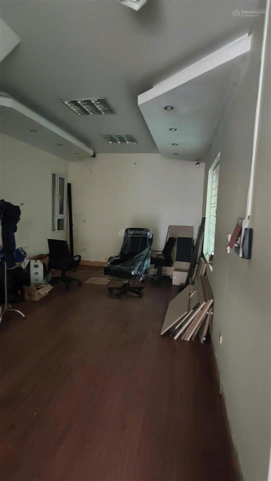 Lô góc! kinh doanh tấp nập, 65m2, 2 mt 18m, 5 tầng, giá 33 tr/tháng