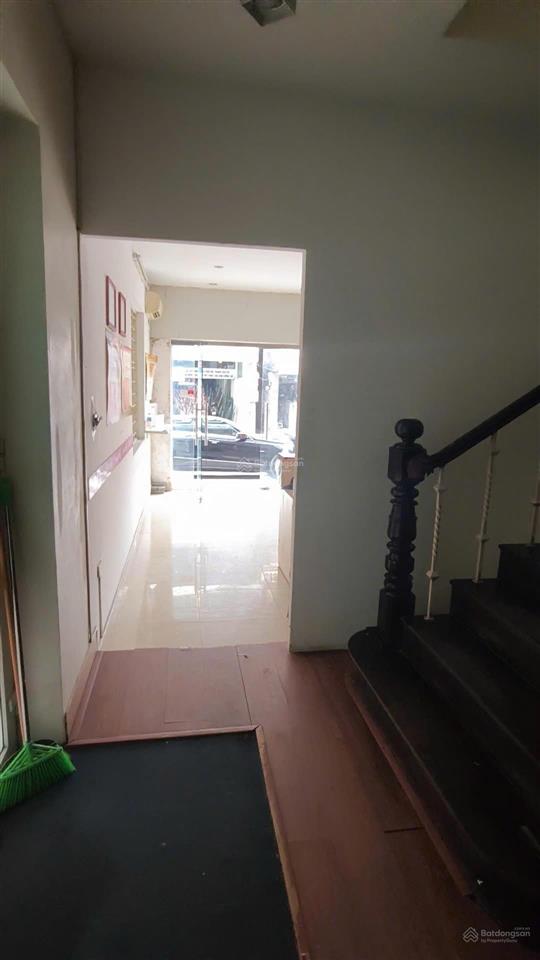 Lô góc! kinh doanh tấp nập, 65m2, 2 mt 18m, 5 tầng, giá 33 tr/tháng