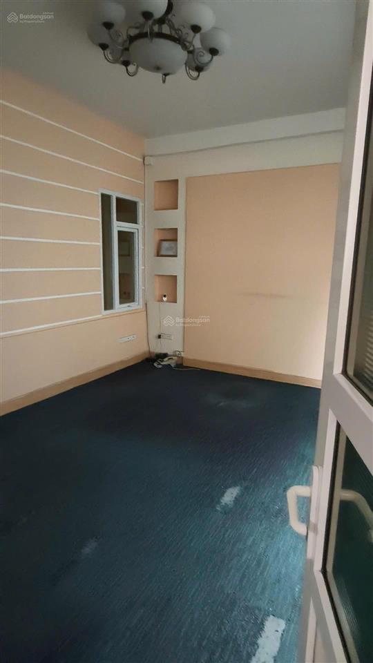Lô góc! kinh doanh tấp nập, 65m2, 2 mt 18m, 5 tầng, giá 33 tr/tháng
