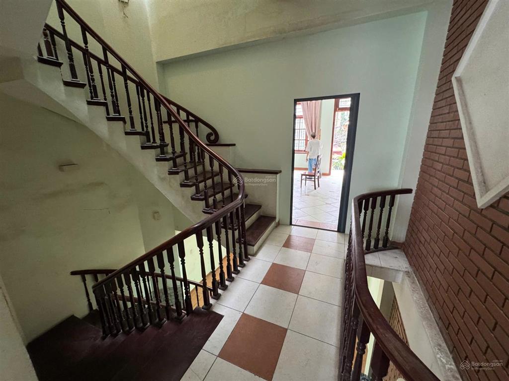 Kinh doanh, đường ô tô tránh, ngõ thông, 100m2 x 4 tầng, mt 5m, giá 21 tr/tháng