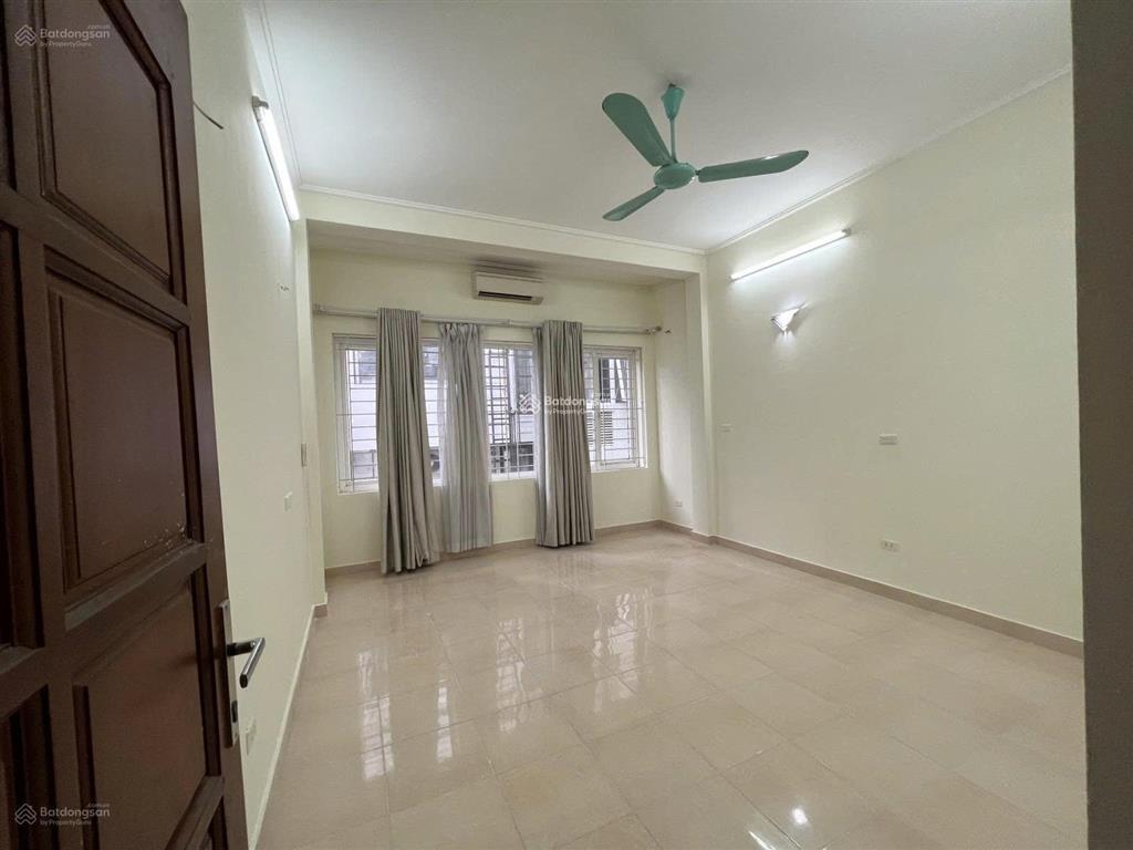 Đường 3 ô tô, phù hợp làm văn phòng kết hợp ở, 55m2 x 4 tầng, mt 4.5m, 20 tr/tháng