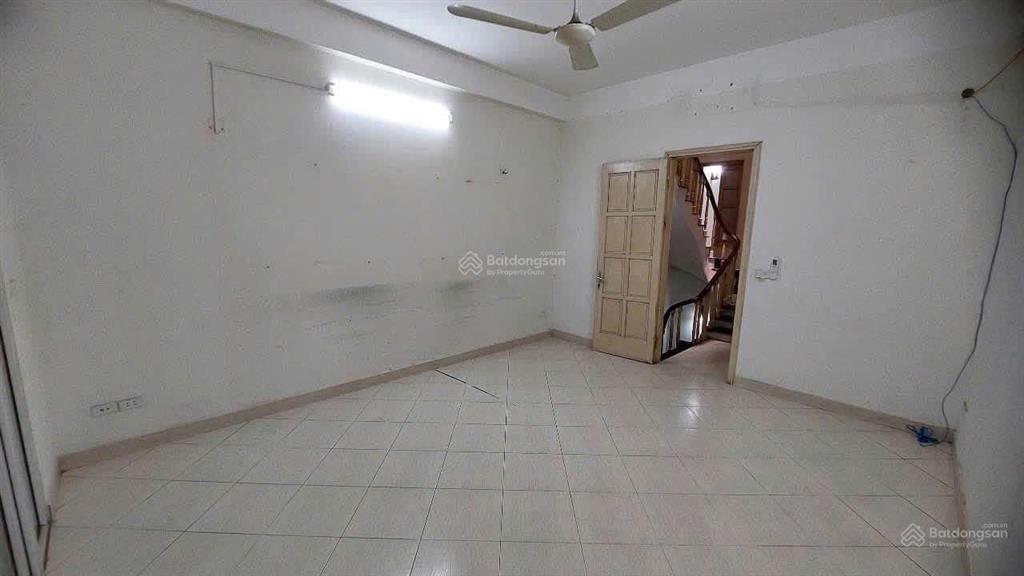 Vỉa hè đá bóng, ô tô tải đỗ vỉa hè, mp nguyễn xiển kinh doanh tấp nập, 55m2 x 5t, 30tr