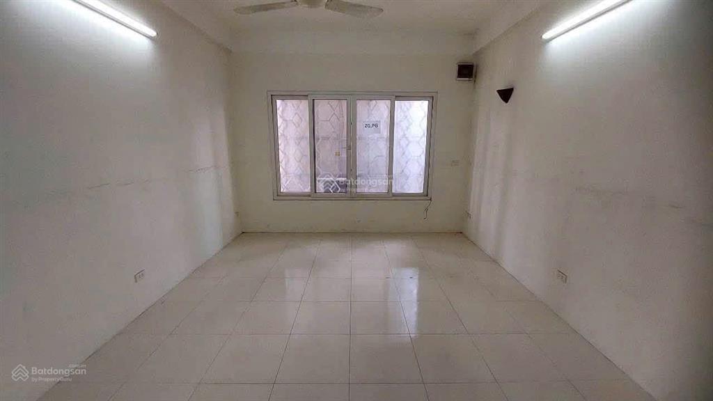 Vỉa hè đá bóng, ô tô tải đỗ vỉa hè, mp nguyễn xiển kinh doanh tấp nập, 55m2 x 5t, 30tr