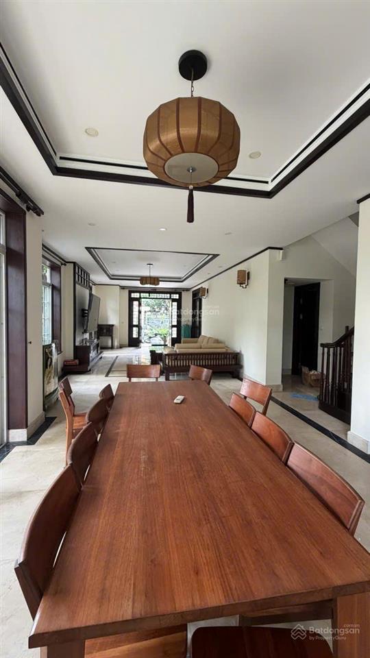 Căn góc! ciputra 320m2, full nội thất xịn, 4 ngủ, 4 vs, giá 3500 đô