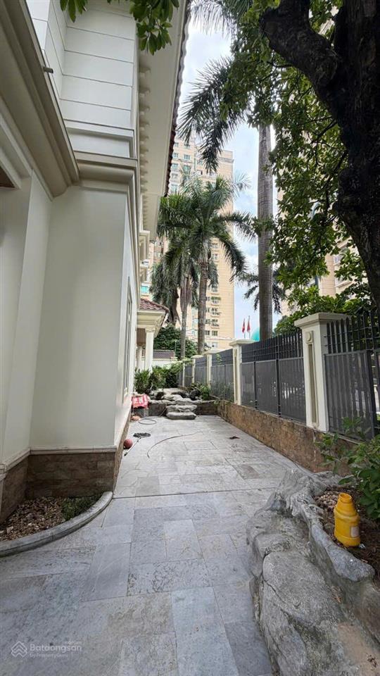 Căn góc! ciputra 320m2, full nội thất xịn, 4 ngủ, 4 vs, giá 3500 đô