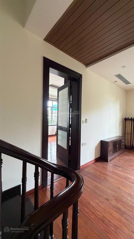 Căn góc! ciputra 320m2, full nội thất xịn, 4 ngủ, 4 vs, giá 3500 đô