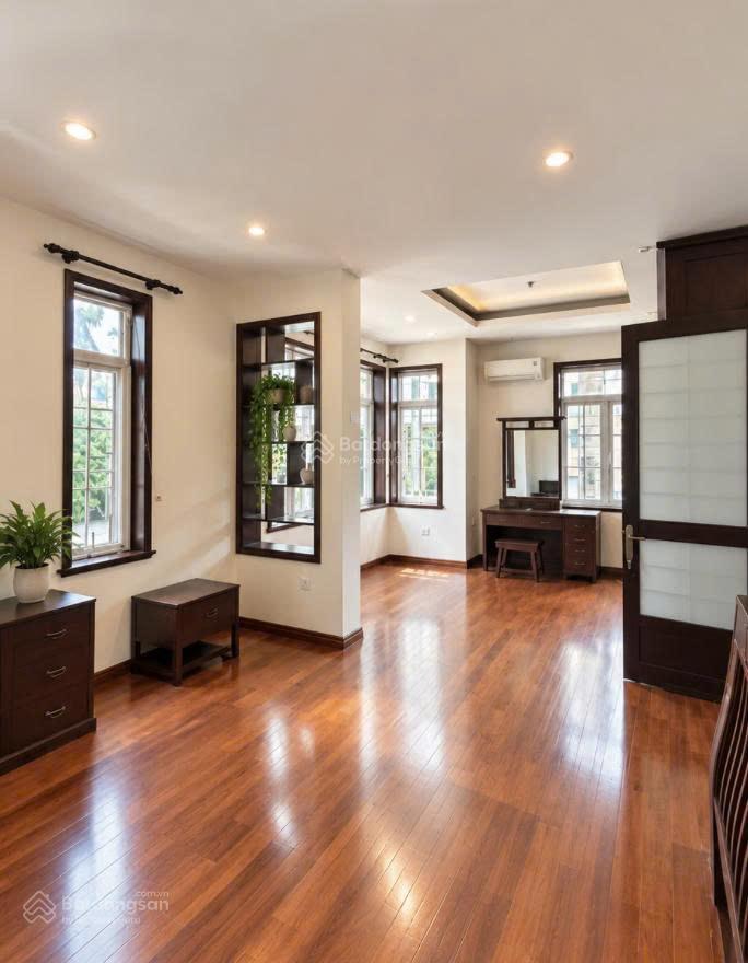 Căn góc vip! mt 35m, 317m2, nhiều ánh sáng tự nhiên, full nội thất đẹp
