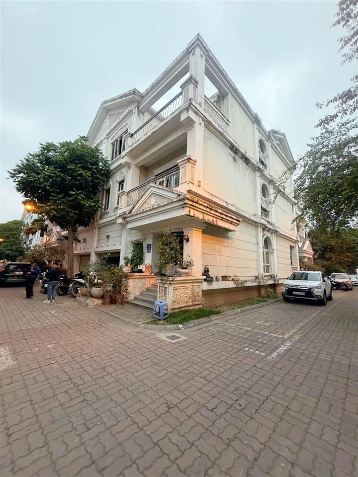 Lô góc 3 thoáng! view vườn hoa, 190m2, mt 29m (giảm 10 tỷ bán gấp)