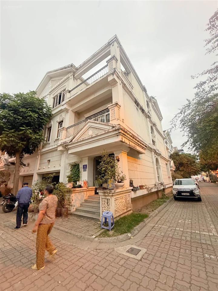 Lô góc 3 thoáng! view vườn hoa, 190m2, mt 29m (giảm 10 tỷ bán gấp)