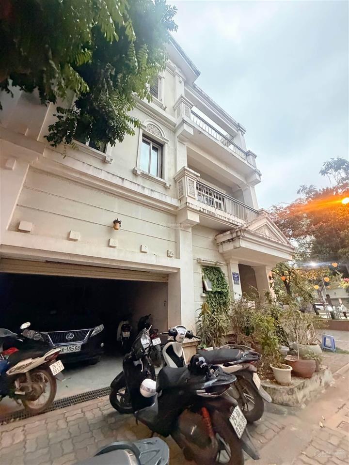 Lô góc 3 thoáng! view vườn hoa, 190m2, mt 29m (giảm 10 tỷ bán gấp)