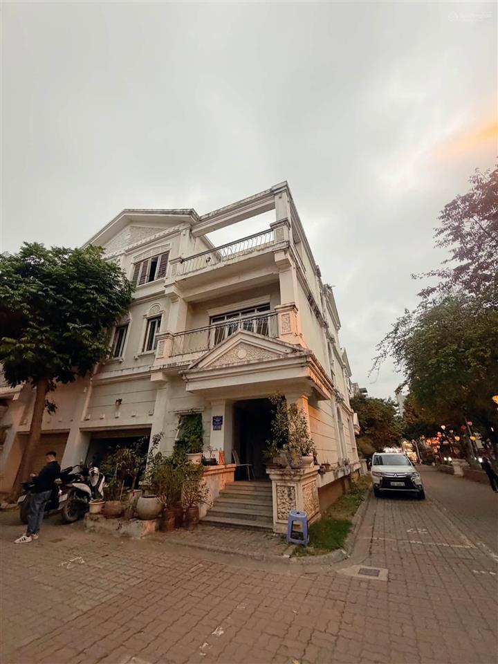 Lô góc 3 thoáng! view vườn hoa, 190m2, mt 29m (giảm 10 tỷ bán gấp)
