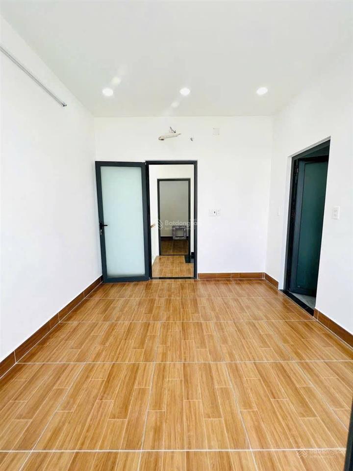 Bán nhà chính chủ phường long phước, q9 cũ 1 trệt 2 lầu, sổ riêng hoàn công