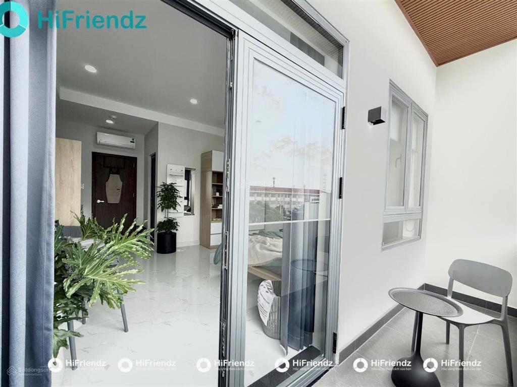 Cho thuê căn hộ đầy đủ tiện nghi ban công lớn ngay ngã tư thủ đức