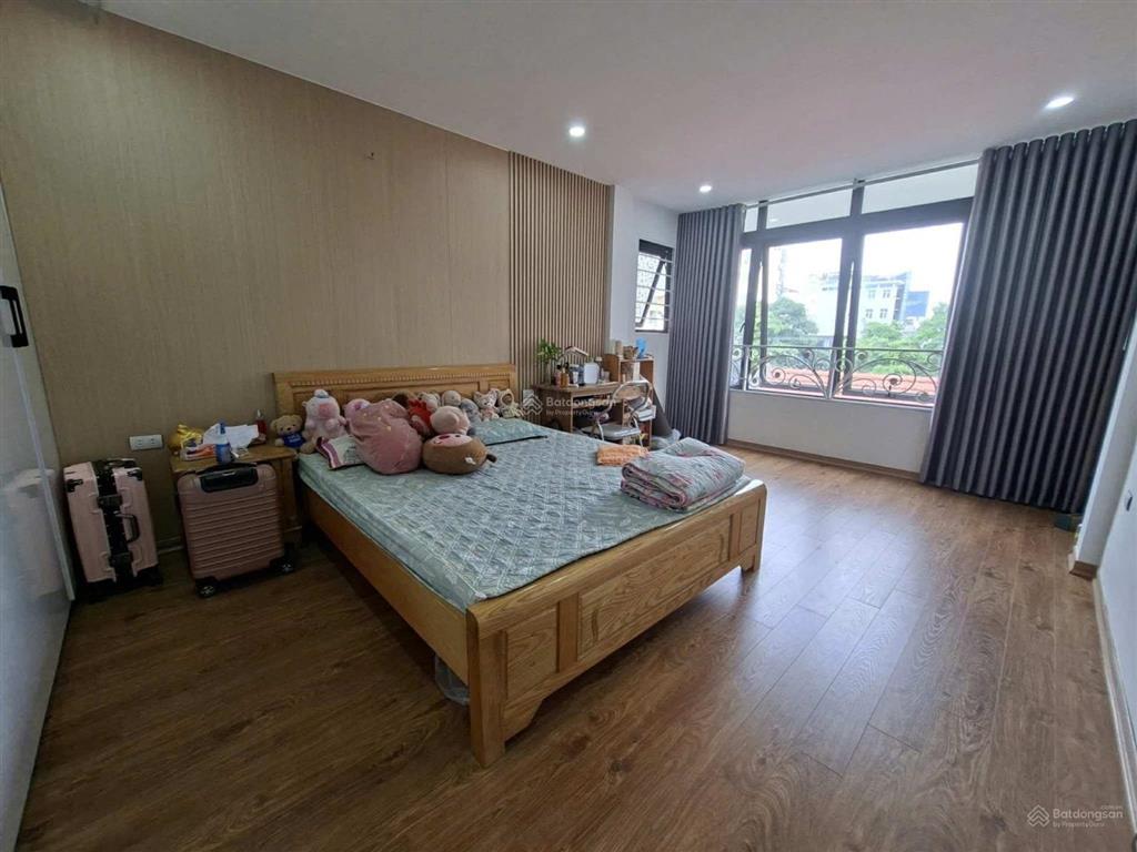 Hoàng quốc việt 60m2 lô góc ngõ to như phố có vỉa hè 7 t thang máy 29tỷ4