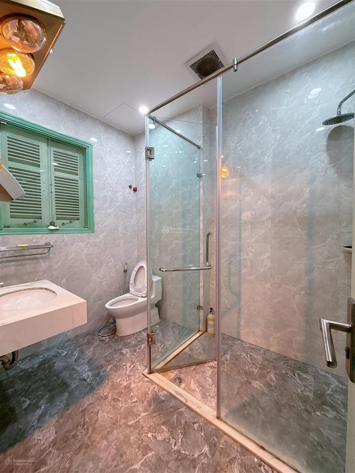 Hoàng quốc việt 60m2 lô góc ngõ to như phố có vỉa hè 7 t thang máy 29tỷ4