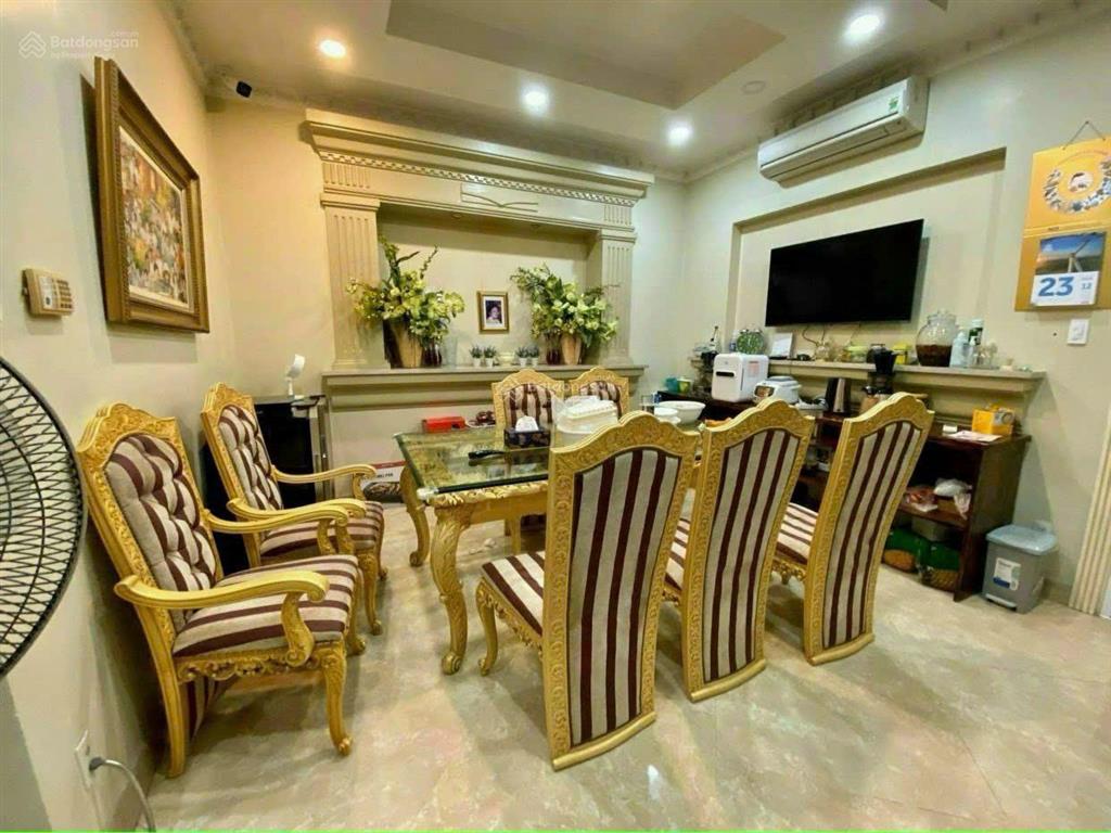 Siêu phẩm biệt thự hồ biểu chánh quận phú nhuận dt 12x24m hầm 4 tầng hđt 120tr. giá 45 tỷ