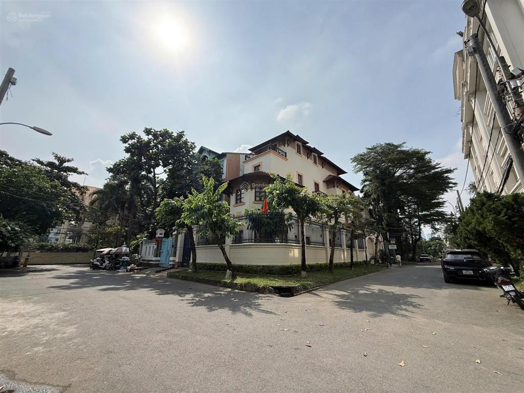 Vip biệt thự góc 2 mặt tiền nguyễn văn hưởng thảo điền dt11x25m 4tầng hồ bơi hđt120tr giá75tỷ