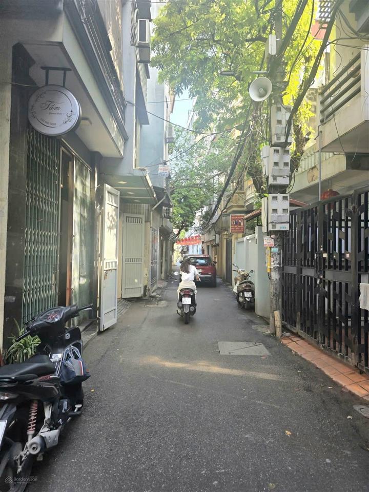 Vị trí cực đẹp mặt ngõ hoàng quốc việt, ngõ thông tứ tung, ô tô, kinh doanh, vài bước ra mặt phố