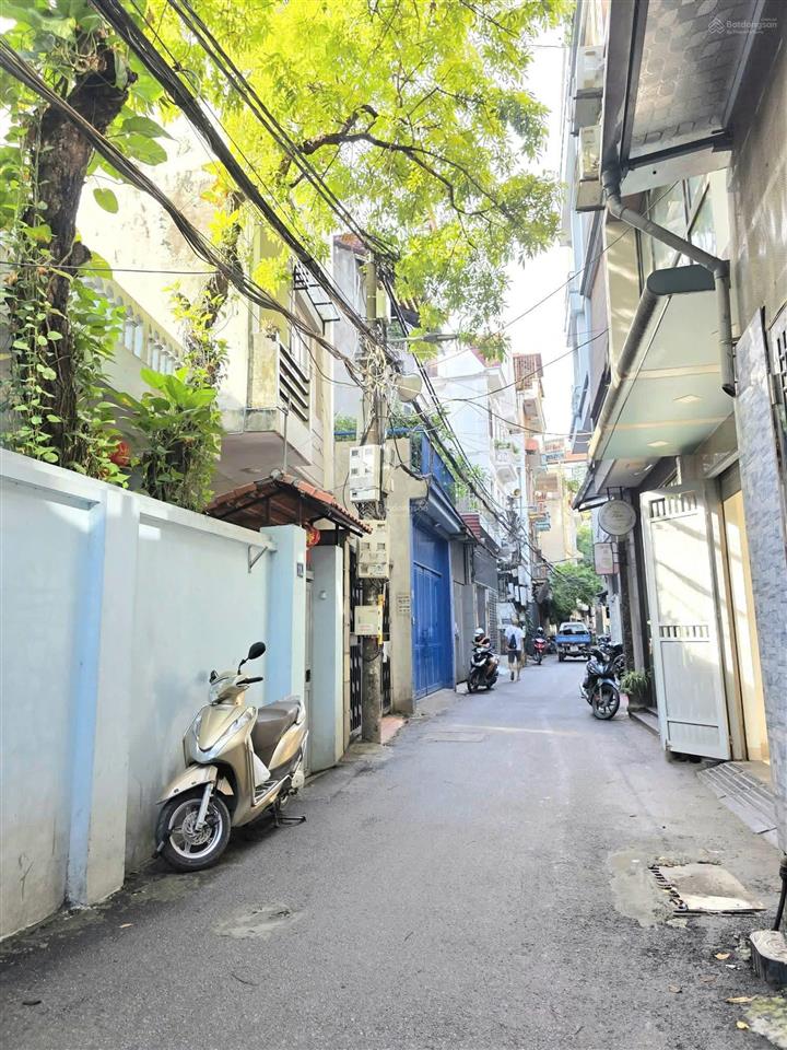 Vị trí cực đẹp mặt ngõ hoàng quốc việt, ngõ thông tứ tung, ô tô, kinh doanh, vài bước ra mặt phố