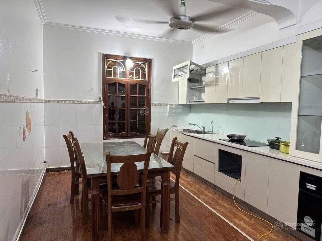 Cho thuê nhà hoàng hoa thám,ba đình. 55m2 x 4 tầng, nhà mới đẹp,nội thất cao cấp, cho thuê lâu dài