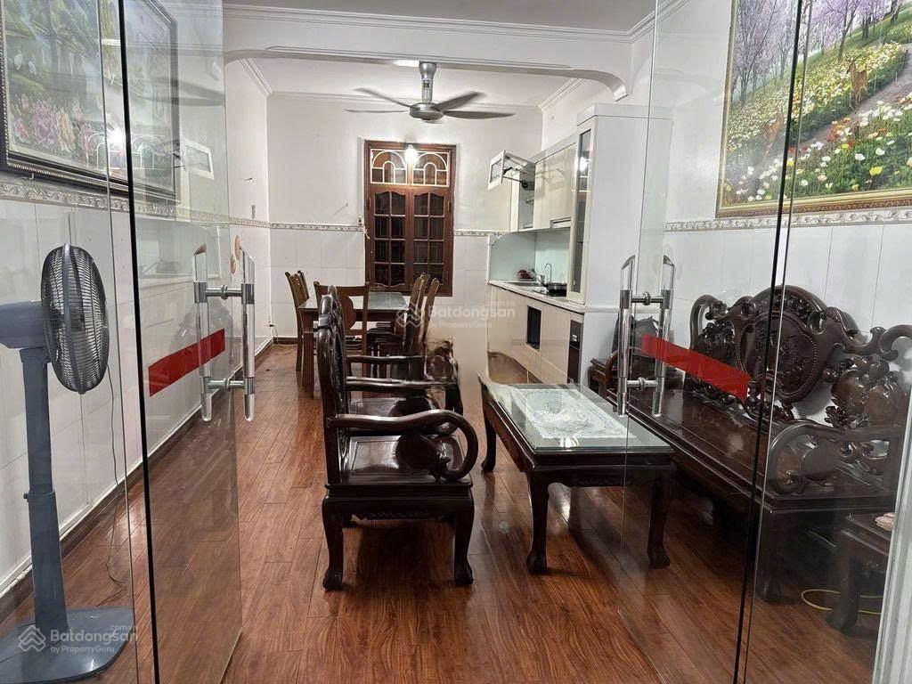 Cho thuê nhà hoàng hoa thám,ba đình. 55m2 x 4 tầng, nhà mới đẹp,nội thất cao cấp, cho thuê lâu dài