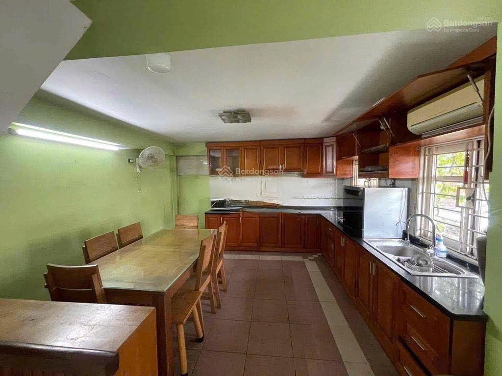 Cho thuê nhà ngõ 97,văn cao, liễu giai,ba đình oto đỗ cửa vào nhà,nhà đẹp sáng thoáng chỉ 15triệu