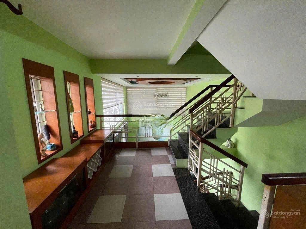 Cho thuê nhà ngõ 97,văn cao, liễu giai,ba đình oto đỗ cửa vào nhà,nhà đẹp sáng thoáng chỉ 15triệu