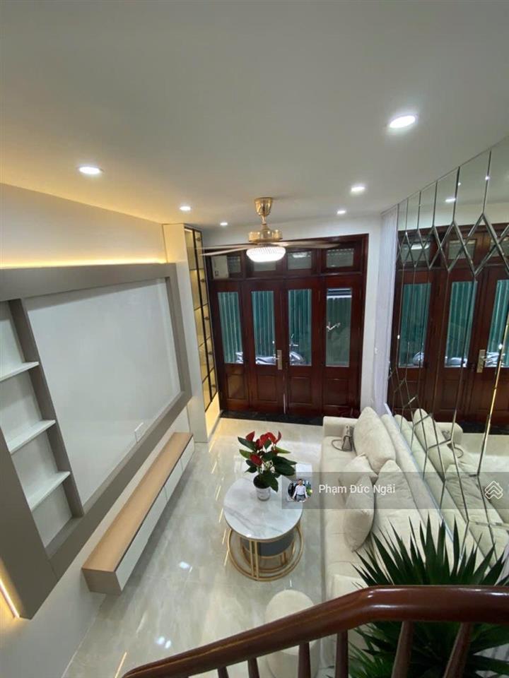 Bán nhà phố tôn thất tùng trung tâm đống đa 42m 6 tầng mặt tiền 4m 50m ra mặt phố cực hiếm