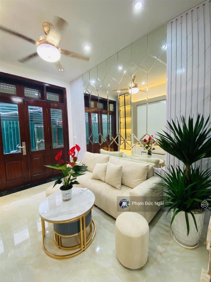 Bán nhà phố tôn thất tùng trung tâm đống đa 42m 6 tầng mặt tiền 4m 50m ra mặt phố cực hiếm