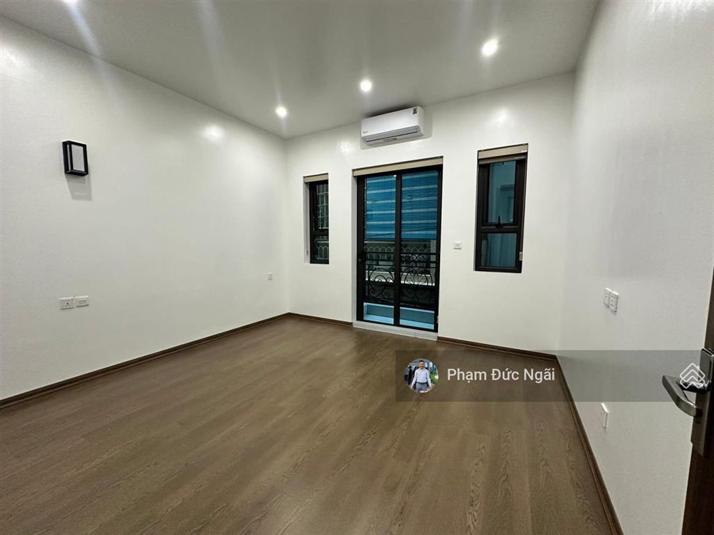 Bán nhà phố tôn thất tùng trung tâm đống đa 42m 6 tầng mặt tiền 4m 50m ra mặt phố chỉ việc về ở