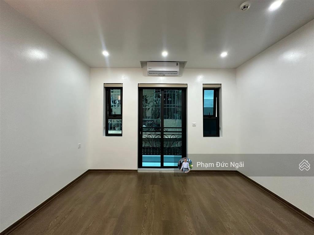 Bán nhà phố tôn thất tùng trung tâm đống đa 42m 6 tầng mặt tiền 4m 50m ra mặt phố chỉ việc về ở