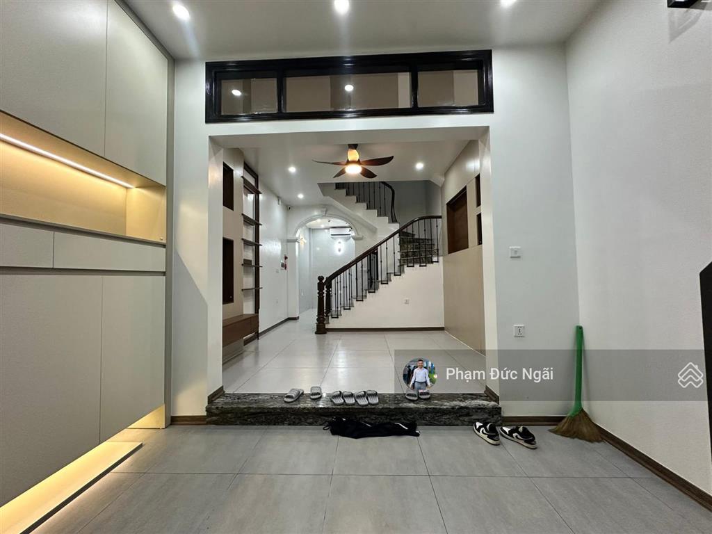 Bán nhà phố tôn thất tùng trung tâm đống đa 42m 6 tầng mặt tiền 4m 50m ra mặt phố chỉ việc về ở