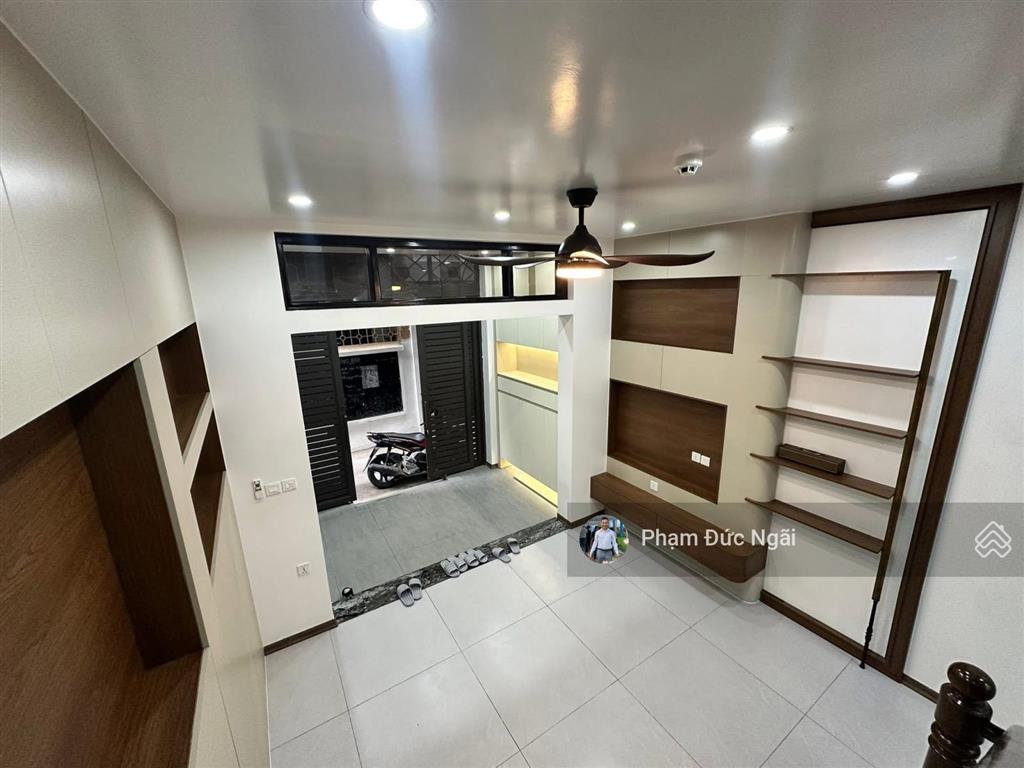 Bán nhà phố tôn thất tùng trung tâm đống đa 42m 6 tầng mặt tiền 4m 50m ra mặt phố chỉ việc về ở