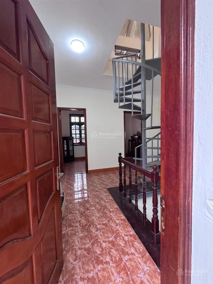Cần bán gấp nhà phố trần quang diệu 30m 5 tầng 20m ra mặt phố ô tô đỗ cửa không quy hoạch
