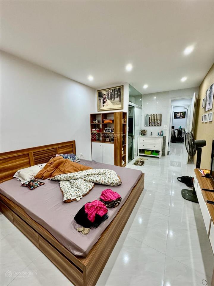 Bán nhà phố hoàng cầu 60m2 5 tầng, nhà 2 mặt ngõ 15m ra ô tô tránh, cam kết không quy hoạch