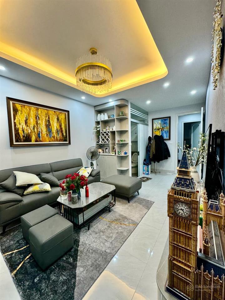 Bán nhà phố hoàng cầu 60m2 5 tầng, nhà 2 mặt ngõ 15m ra ô tô tránh, cam kết không quy hoạch