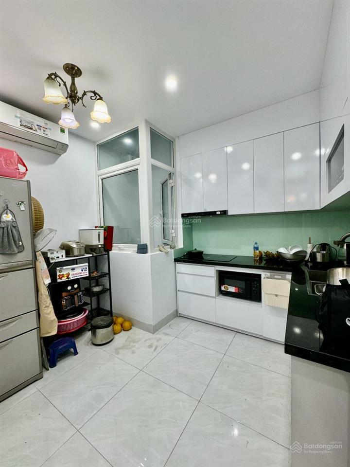 Bán nhà phố hoàng cầu 60m2 5 tầng, nhà 2 mặt ngõ 15m ra ô tô tránh, cam kết không quy hoạch
