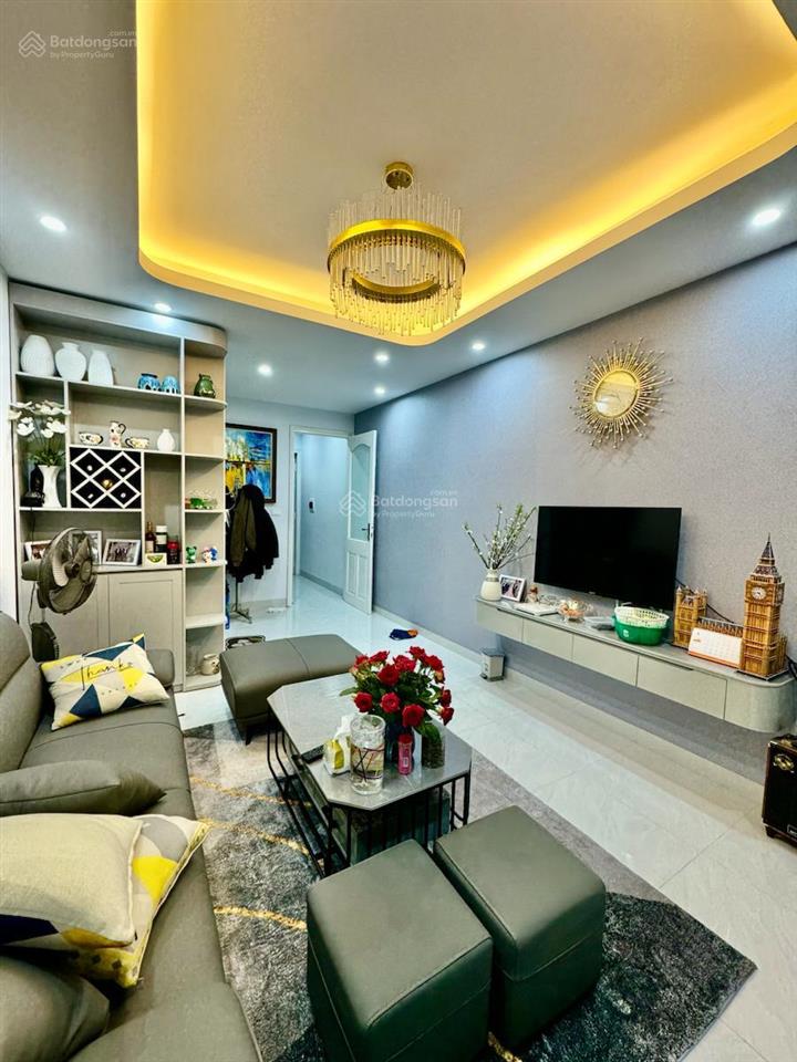 Bán nhà phố hoàng cầu 60m2 5 tầng, nhà 2 mặt ngõ 15m ra ô tô tránh, cam kết không quy hoạch