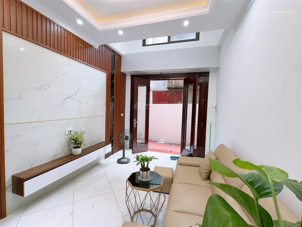 Cần bán gấp nhà phố thái hà 30m 4 tầng mặt tiền 4m 30m ra mặt phố ngõ thông. không quy hoạch
